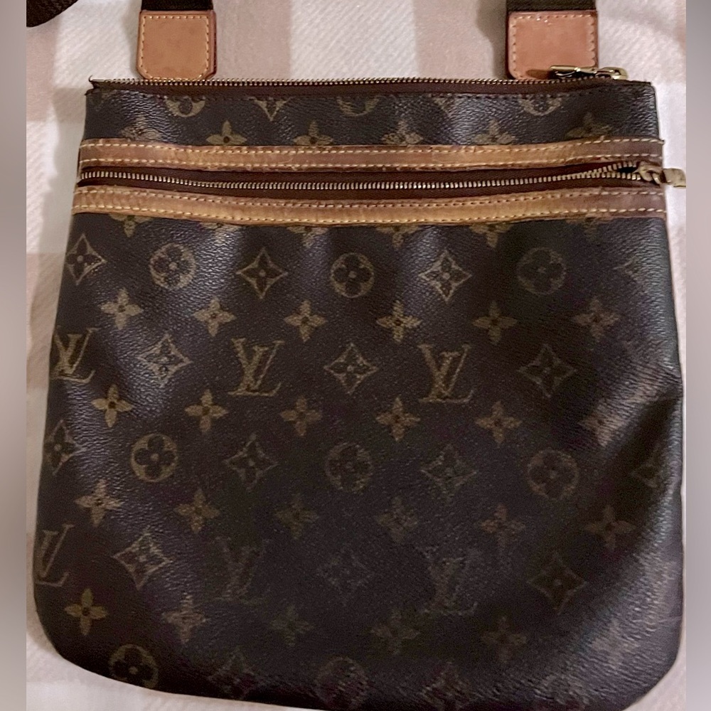 LOUIS VUITTON Pochette Bosphore Shoulder Bag Monogram Leather BN